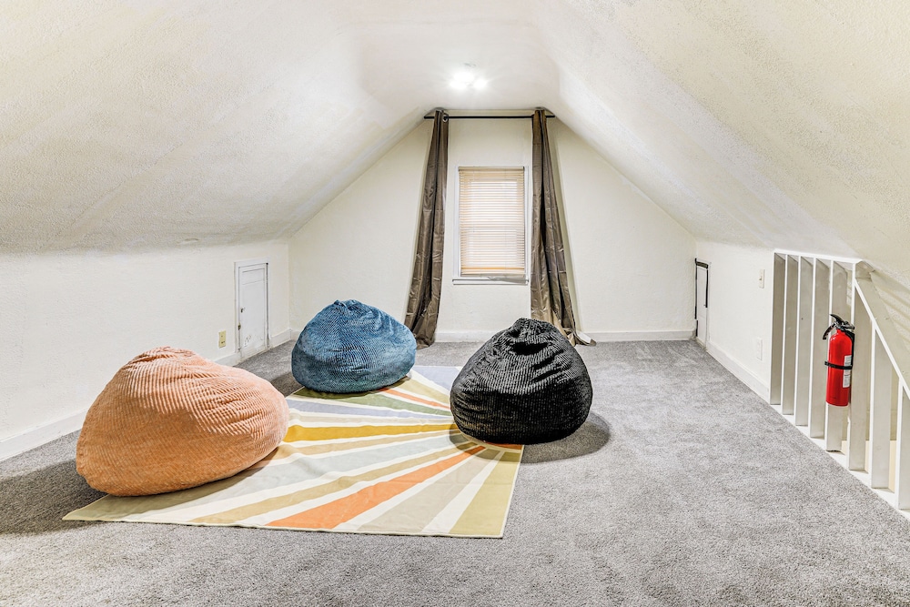 1 Mi to University: Spacious Home in Minneapolis!