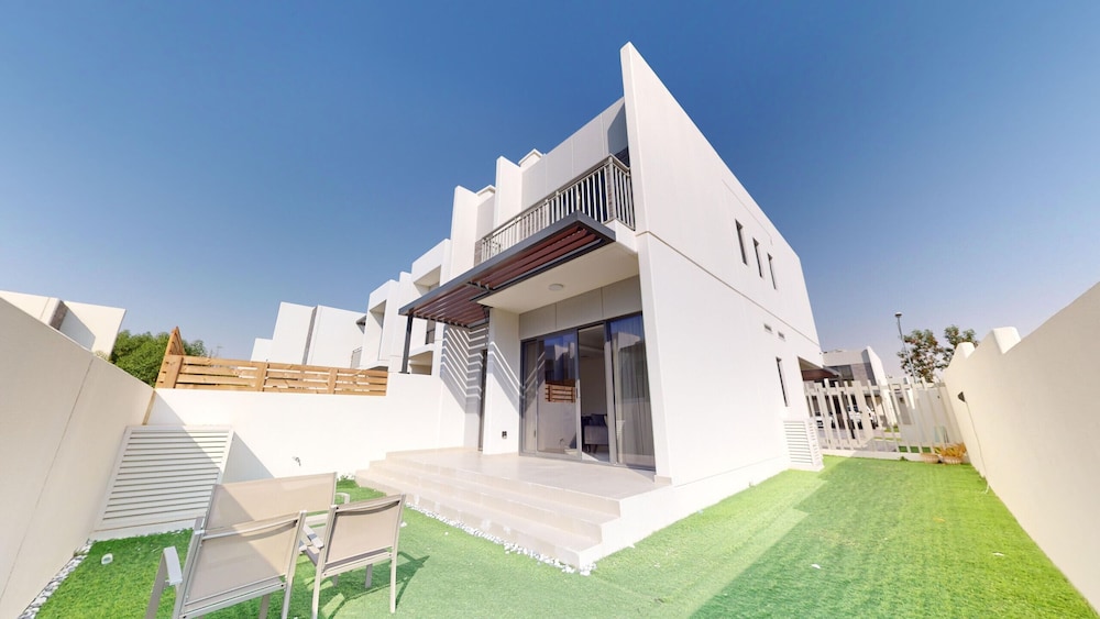 Primestay - Aster, Damac Hills 2