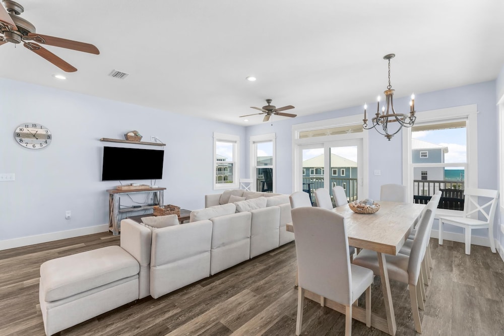 Pet Friendly Beach House - Beach Hop