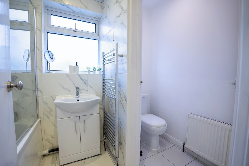 London City Escape - Stylish 2 Bedroom Apartment