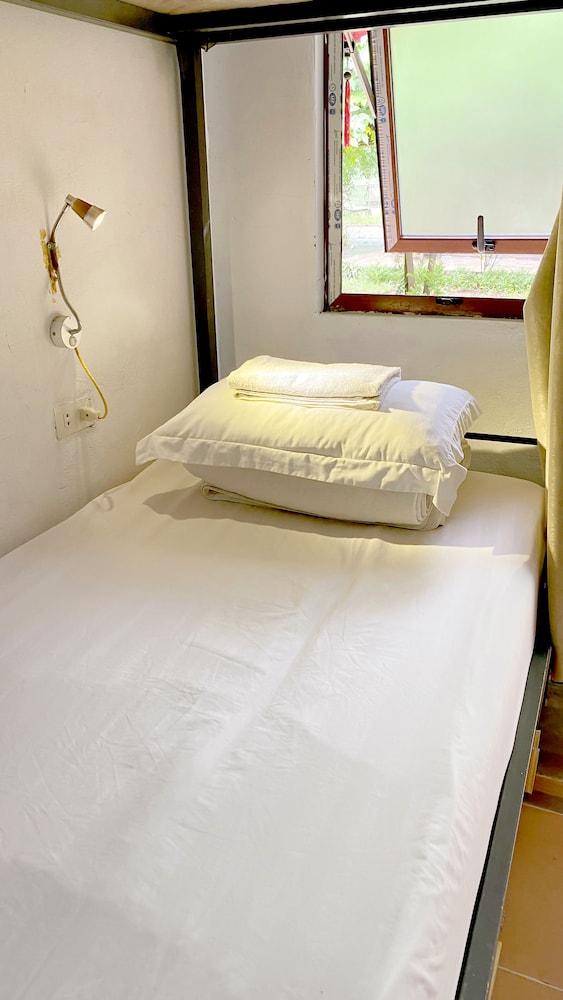 Quoc Khanh Bamboo Homestay - Hostel
