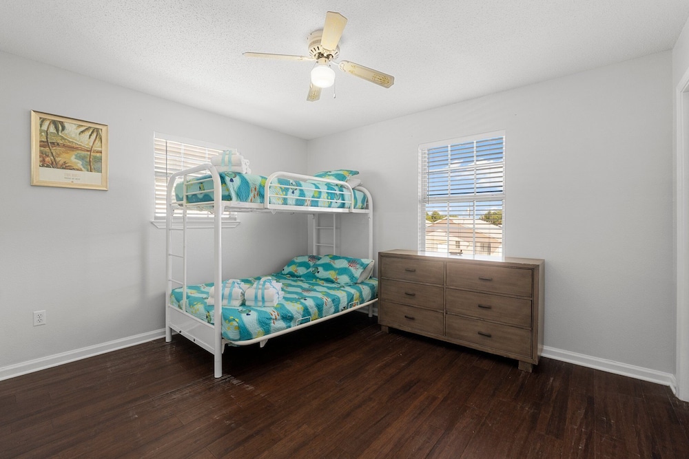 6402 Beach Dr - Seabatical B view 5
