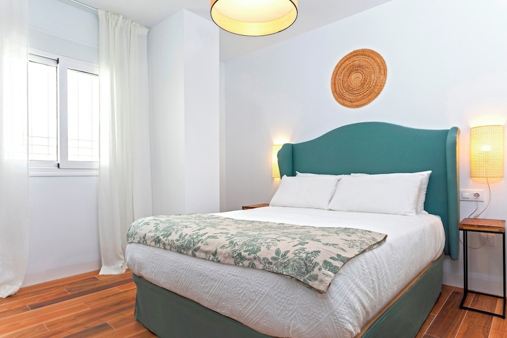 Beautiful 3-bedroom Apartment in Cadiz Center San Antonio IV