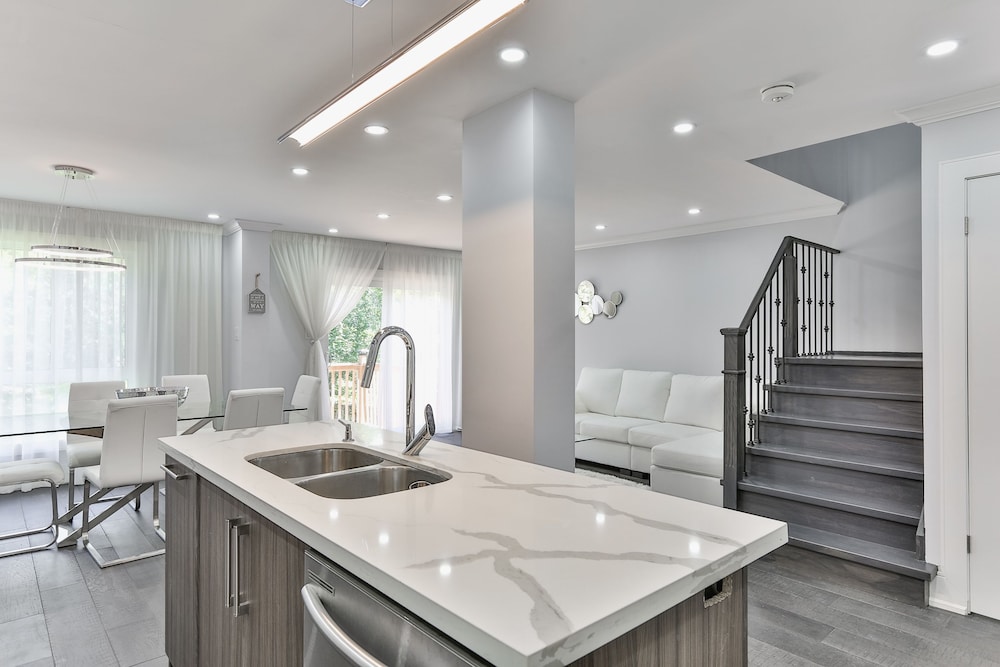 QuickStay - Classy 5brm House in Vaughan