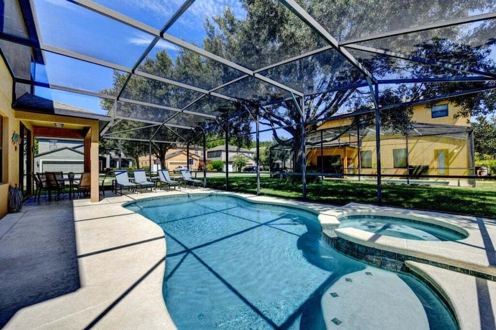 Spacious 6br Villa W/ Private Pool near Disney 6 Bedroom Villa