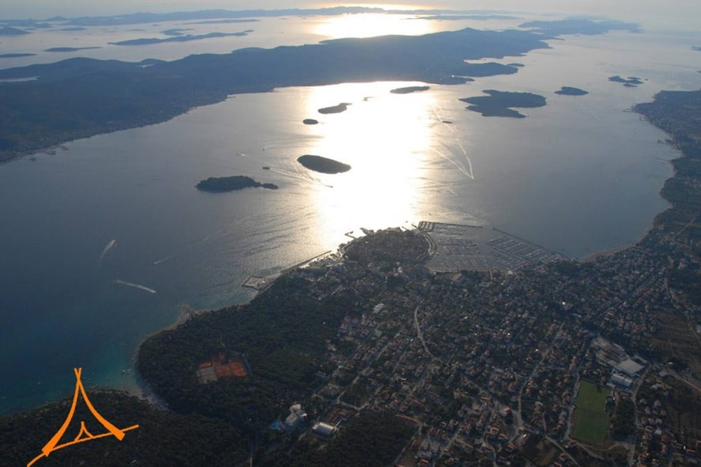 Apartment for 4 Guests Near the Beach in Biograd, Lovely Garden Modern Furnished view 5