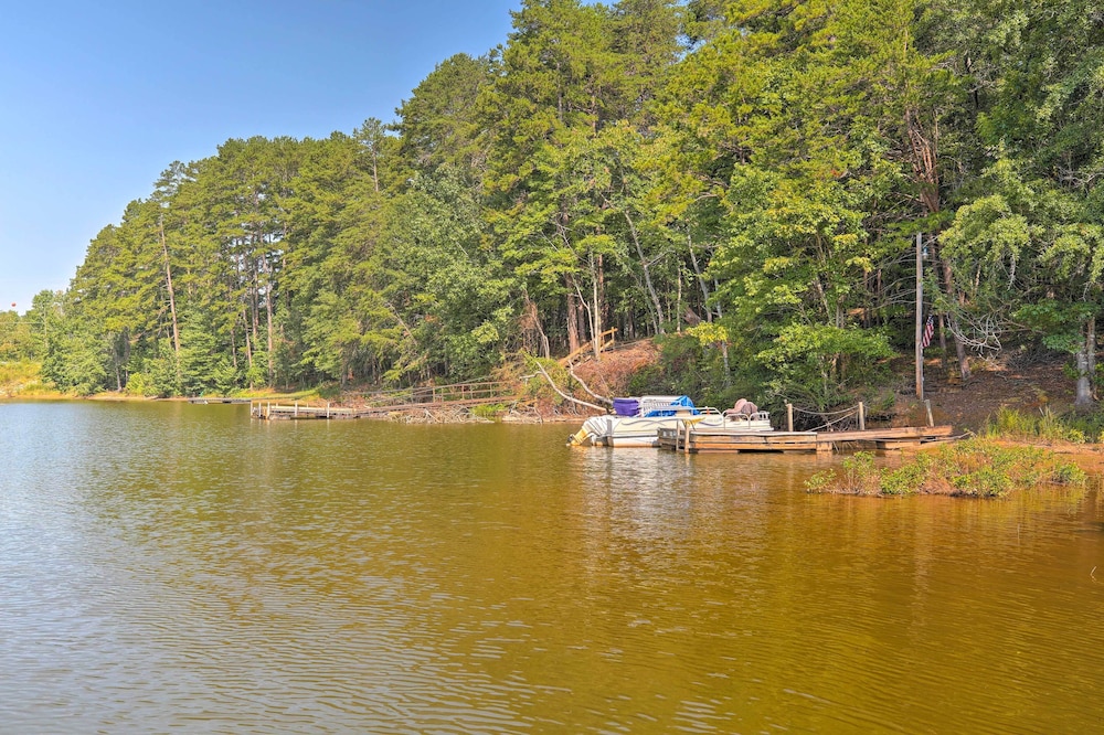 Pet-friendly Toccoa Home w/ Deck  Lake Access! - Property Image 7