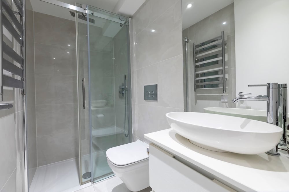 The English Rose Luxury 3 bed With Private Terrace - by Out of Office Lifestyle