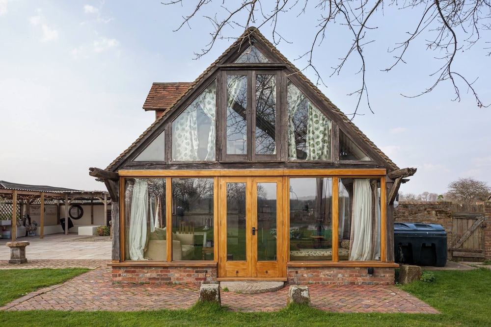 Lakeside Sussex Retreat