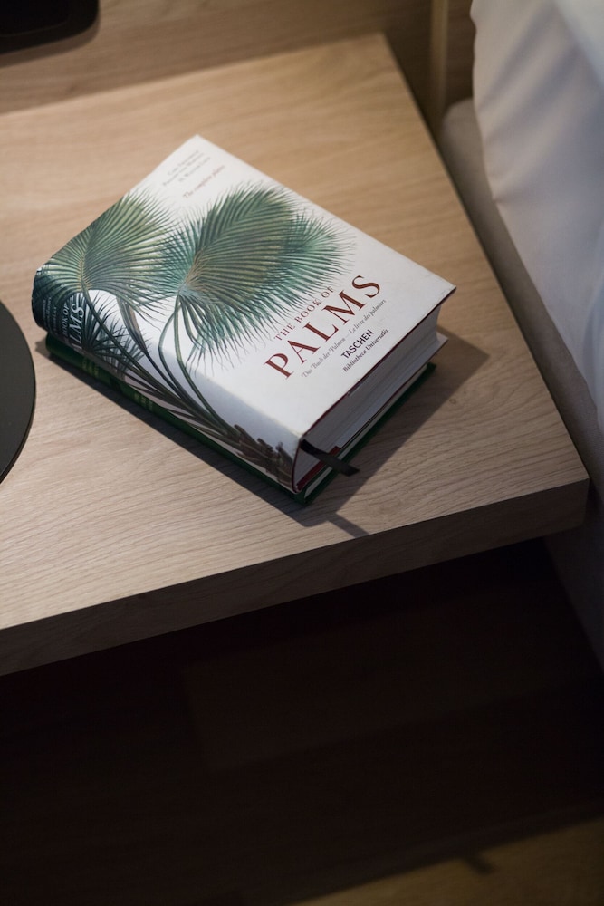 UPSTREET Stylish & Spacious 2BD Apt-Thiseio photo 3