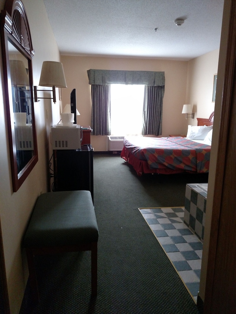 Holiday Inn Express Toledo West - Napoleon by IHG view 2