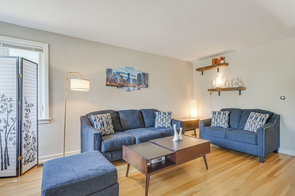 Home w/ Fenced Yard: 13 Mi to Downtown Chicago!