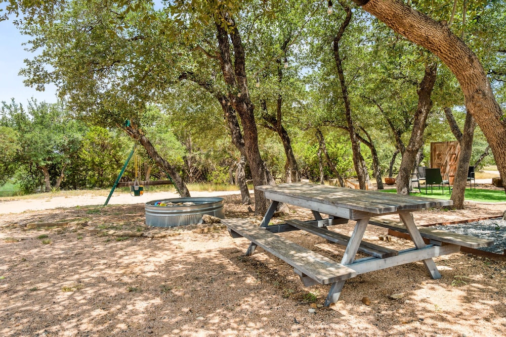 Luxury 7BR Hill Country Gem With Barndominium