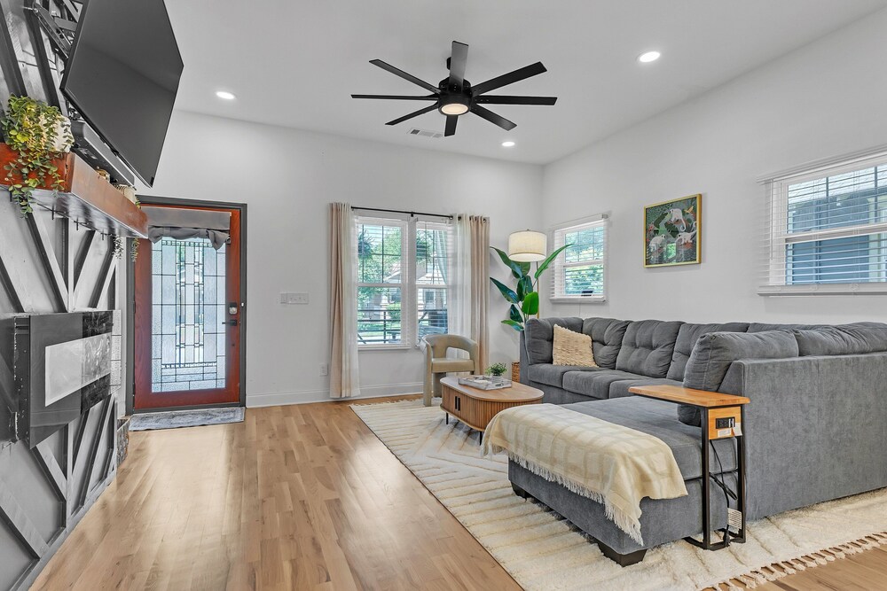 Stylish Bungalow Near Beltline & Breweries 4 Bedroom Bungalow