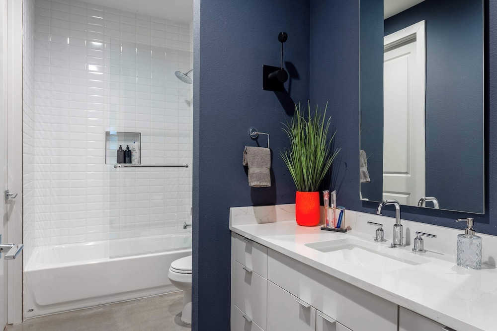 Upstay: Luxe Pool Retreat7 Min to Rainey St