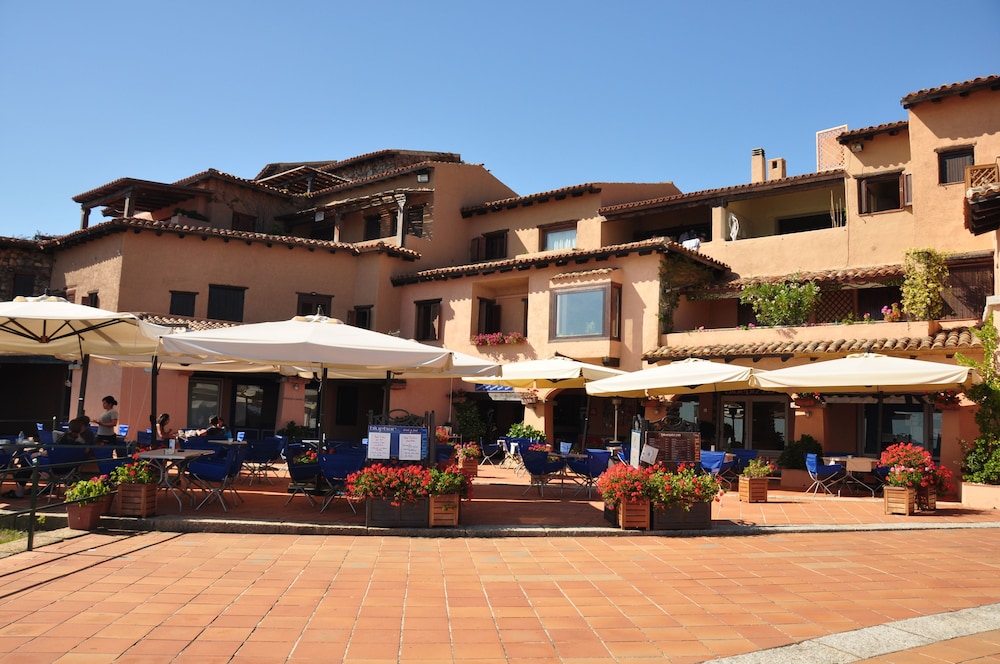 Villaggio Est