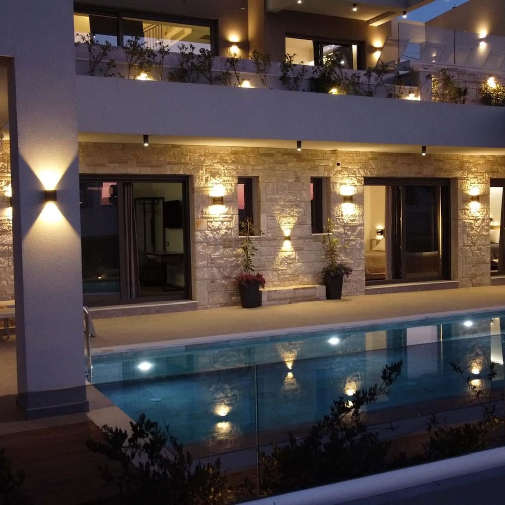 Villa Luna I 100m to Sea Free Heated Pool view 5