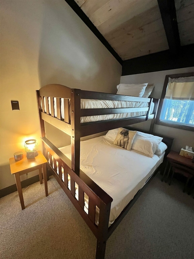 Alpine Village Getaway Limit 8 3 Bedroom Cottage by RedAwning view 2