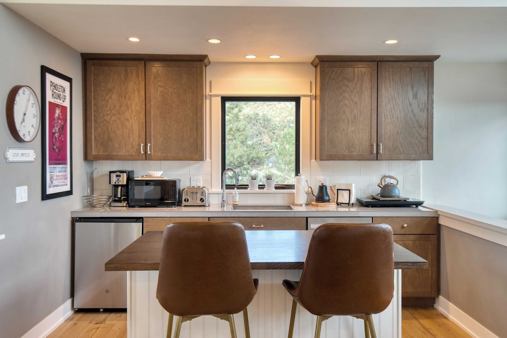Brasada Ranch Retreat w/ Hot Tub + Views Resort Access w/ Pools, Horseback Riding, Sports, and More Hat Rock Loop by Avantstay
