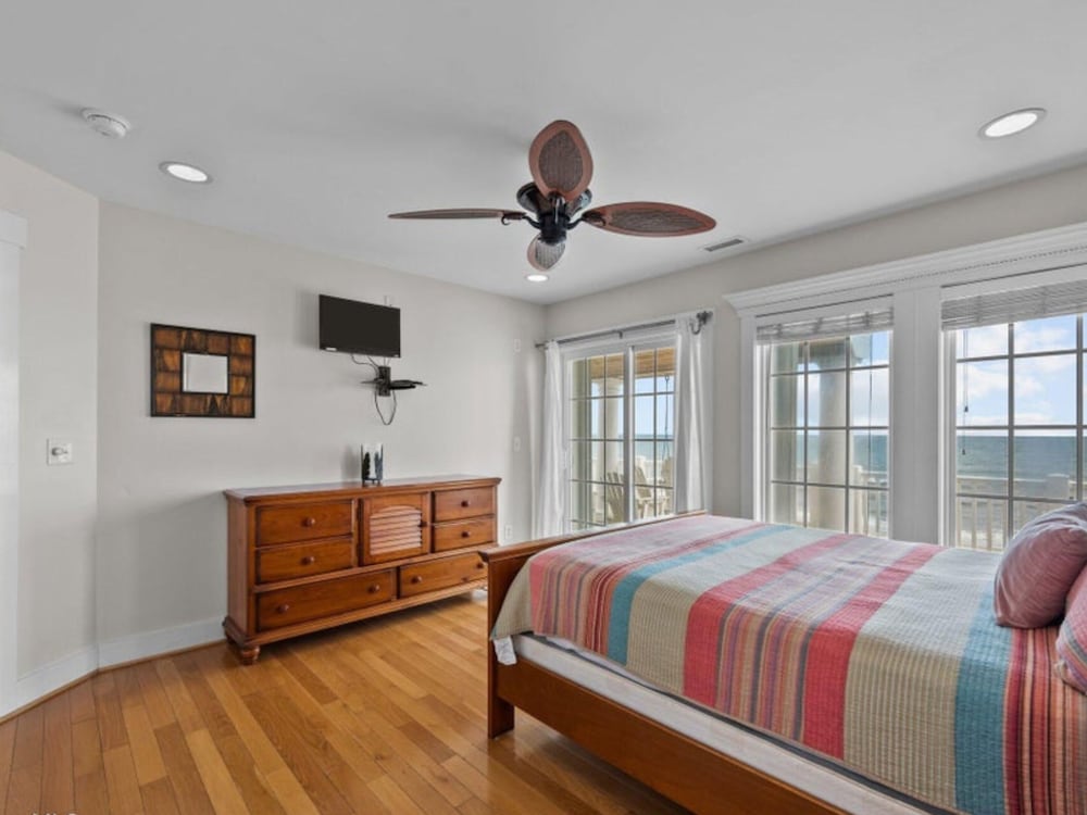 Ocean's Edge by Topsail Realty