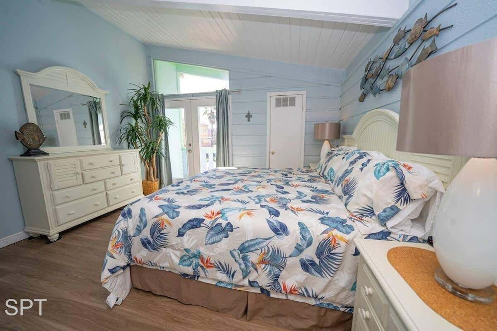 Lil Caribbean Vibes 2 Bedroom Home