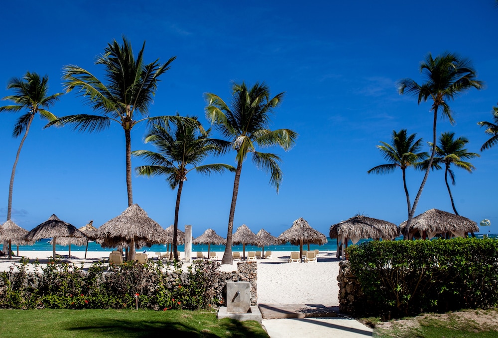 Los Corales Beach Village