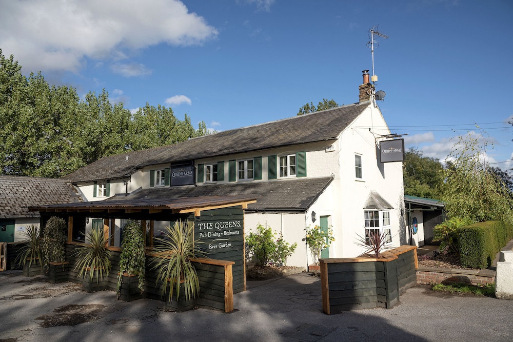Hotel Queens Arms - Image 1