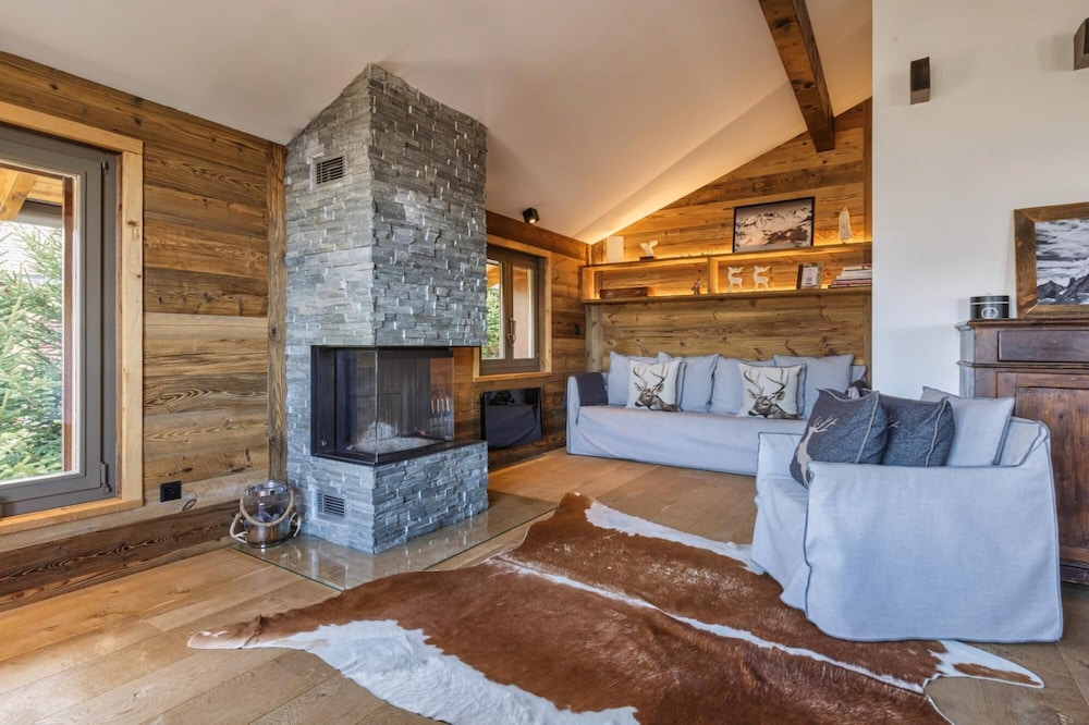 Chalet Capricorne -impeccable Ski in out Chalet With Sauna and Views