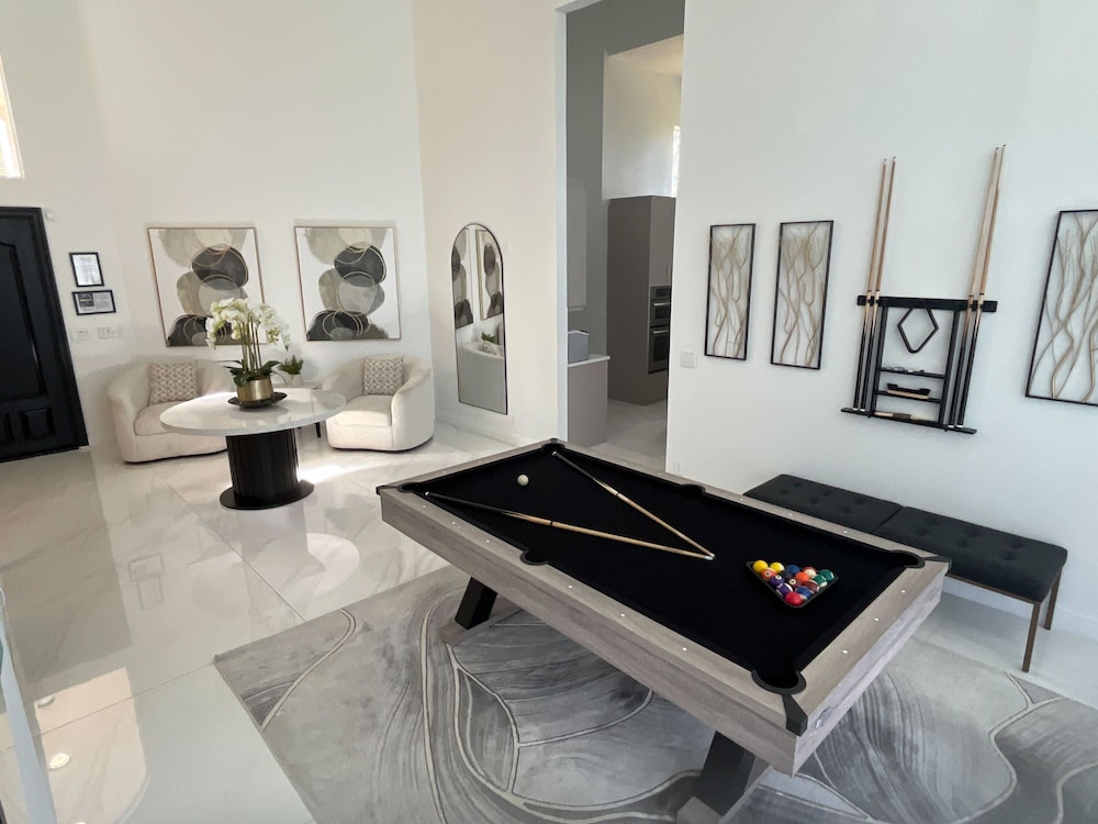 Luxurious 7-Bedroom Villa with Pool & Games