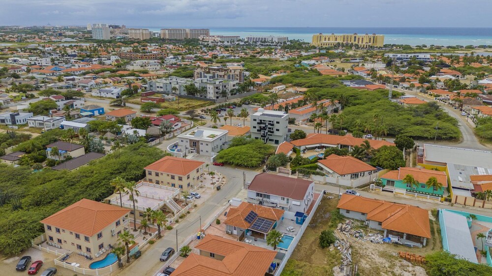 2br2ba Home w Private Pool Close 2 Beach BBQ