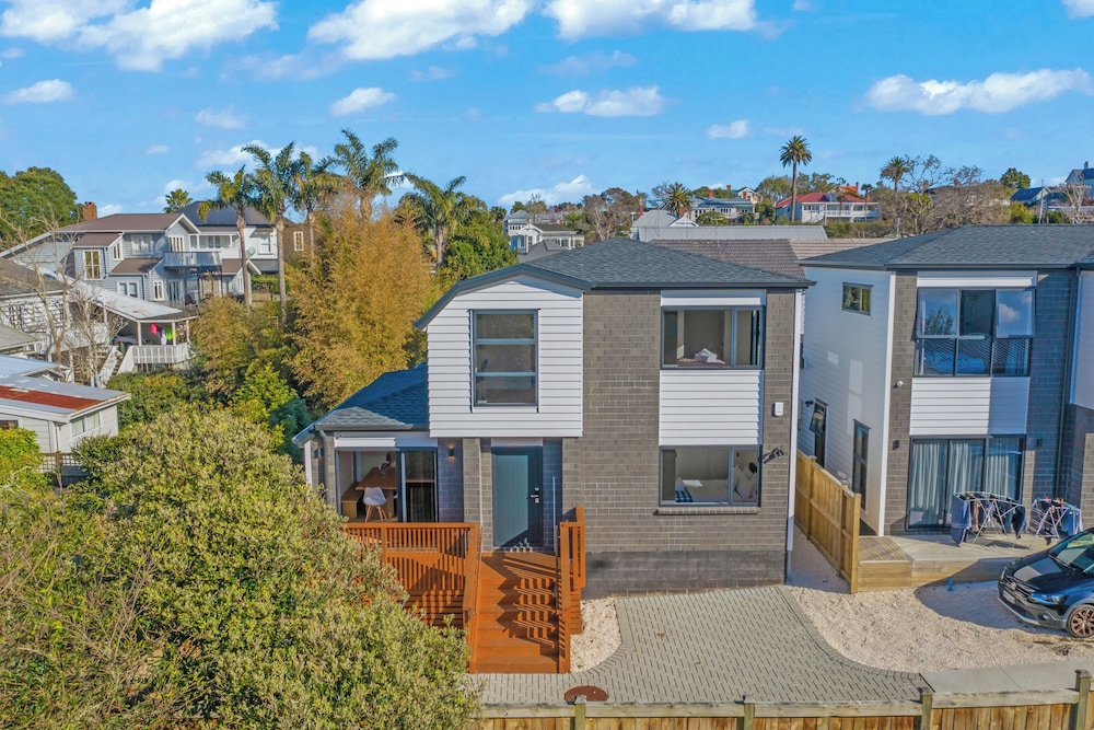 Style Serenity Townhouse with Parking view 2
