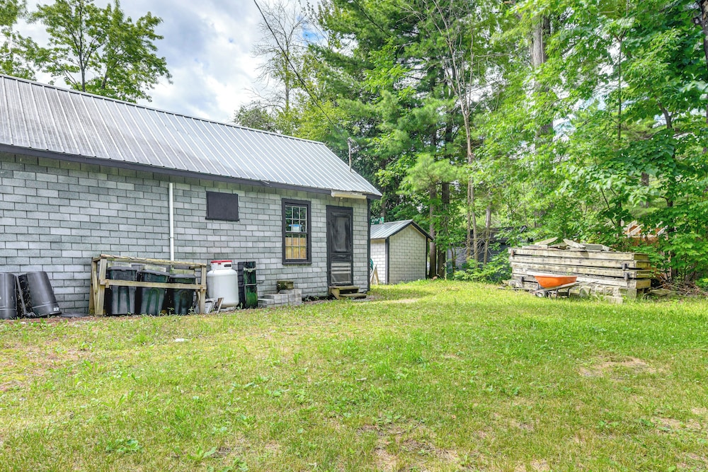 Glamping Getaway at Lake Carmi Cabin!