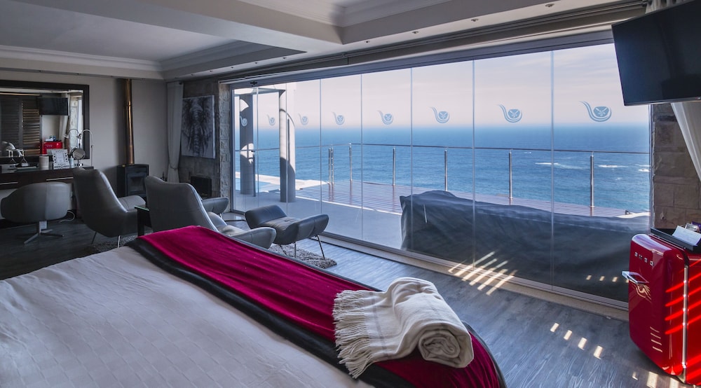 Head over Hills Luxury Retreat