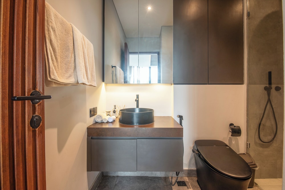 Robyn s Villa New Modern 4 BR Villa Canggu