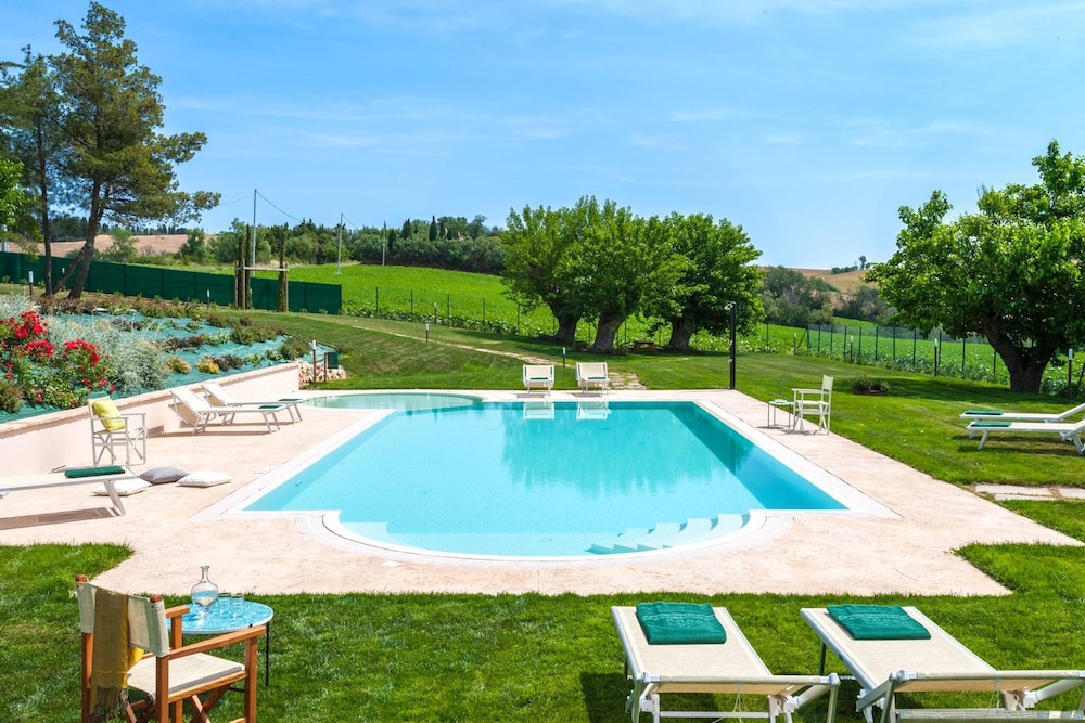 I Gelsi 12 2 by Marche Holiday Villas