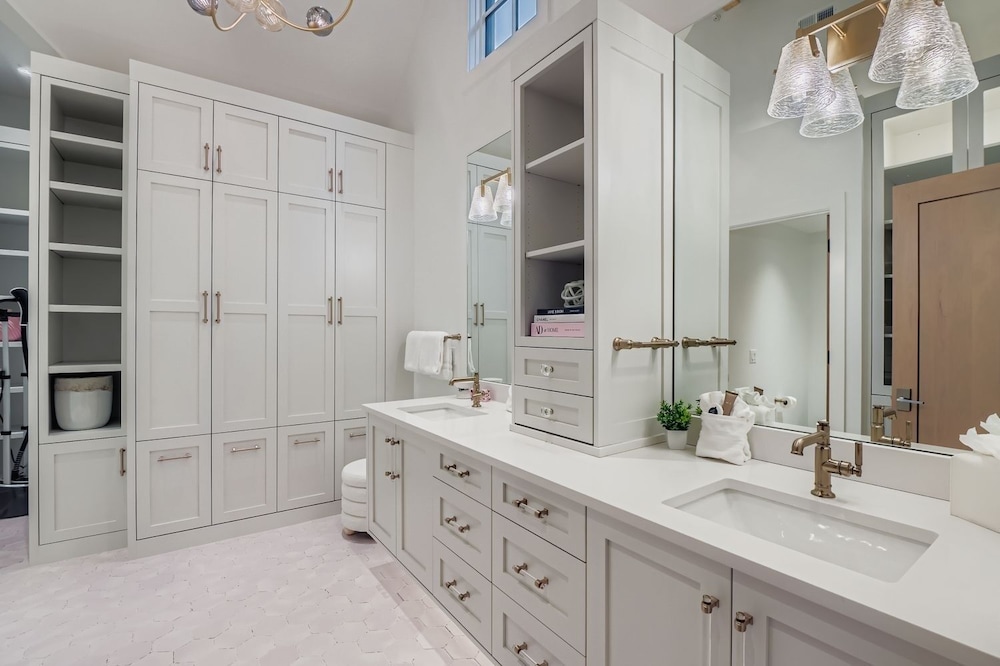 Old Town Luxe Retreat-walk To Main. Hottub-casita 173 4 Bedroom Home