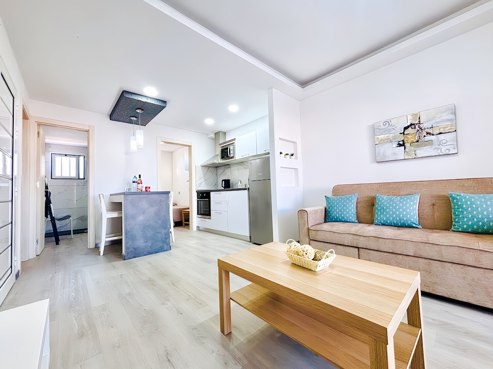 Apartment Bellissima With Pool and Wi-fi, 200m From the sea in Puerto del Carmen