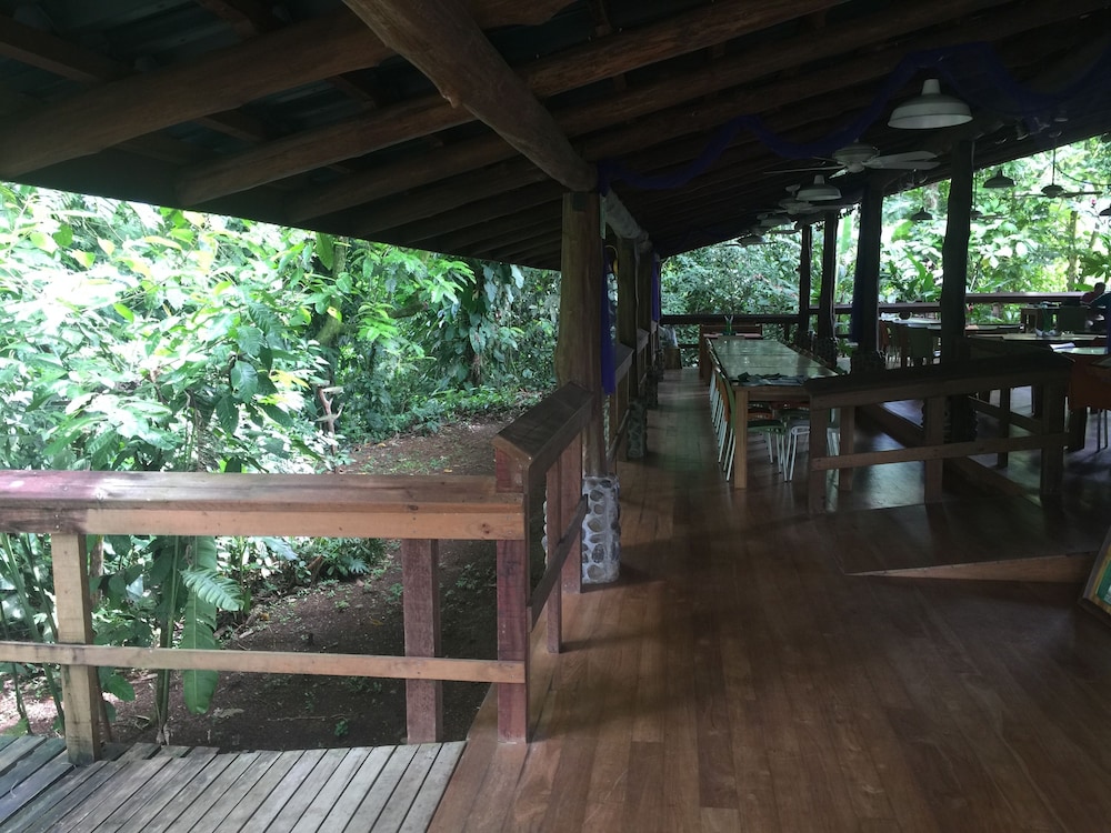 Cinco Ceibas Lodge