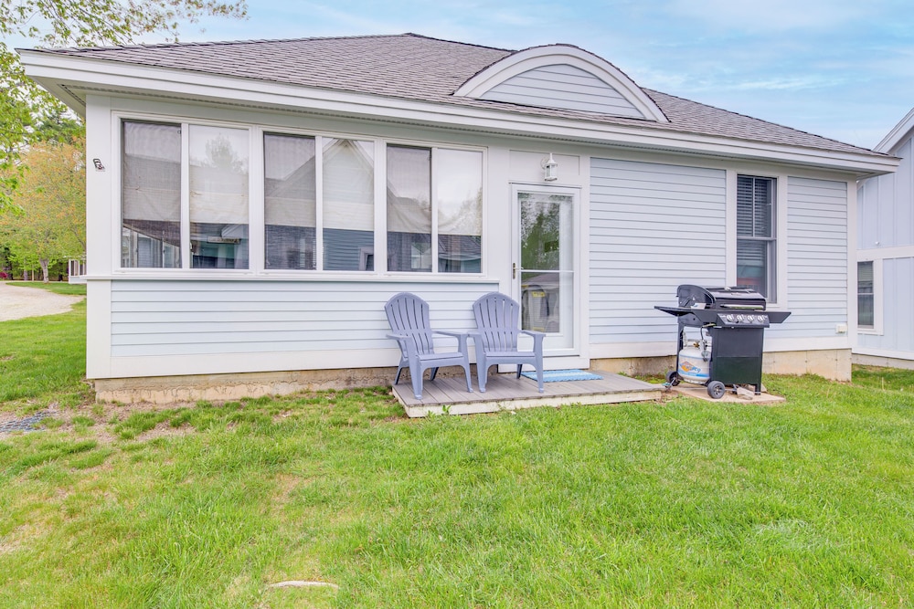 1 Mi to Moody Beach: Cottage w/ Pool Access!