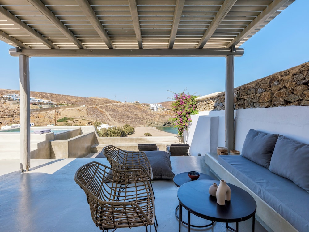 Mykonist Merchia Beach Villas & Suites