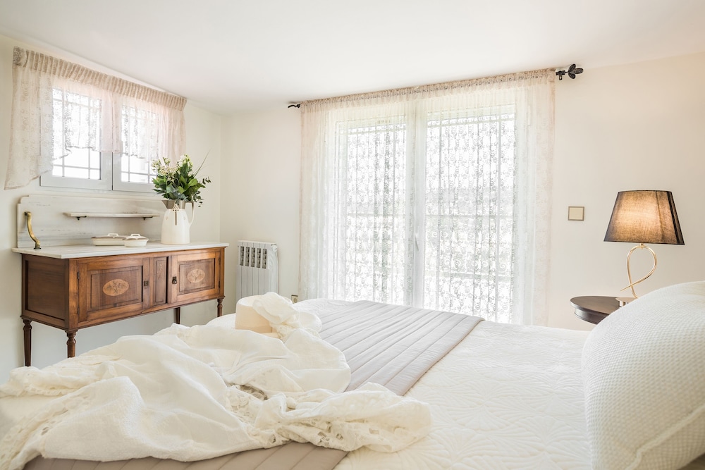Malibu Studios & Apartments