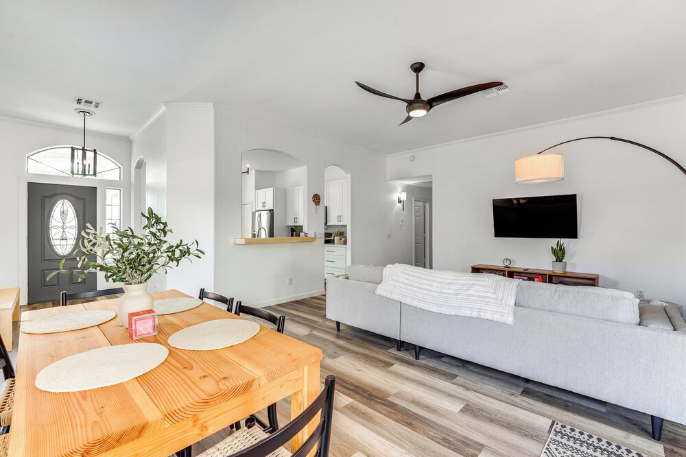 Heated Pool & Yard: Gilbert Getaway!
