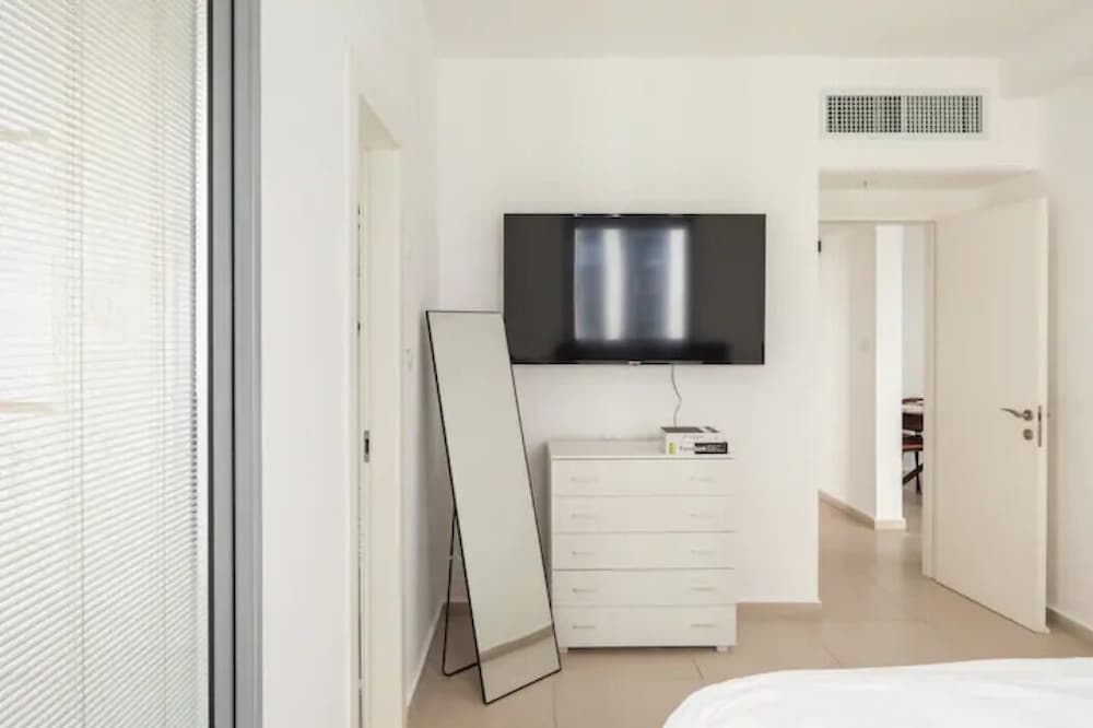 Luxury 3BR 32 Floor SeaView view 5
