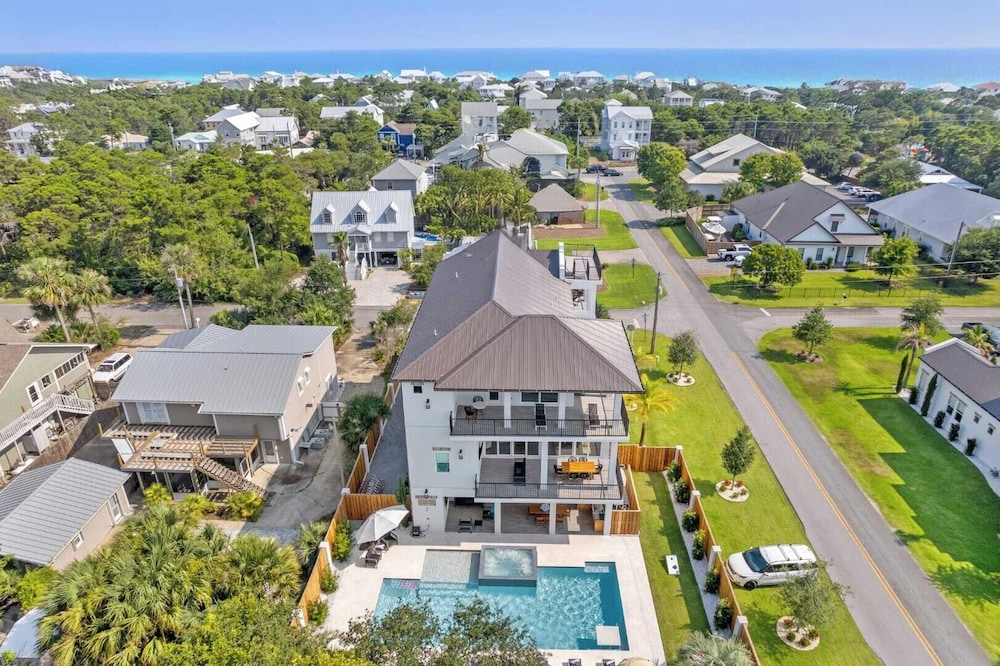 30A Born 2 Beach by Avantstay Luxury Gulf Views w/ Private Pool