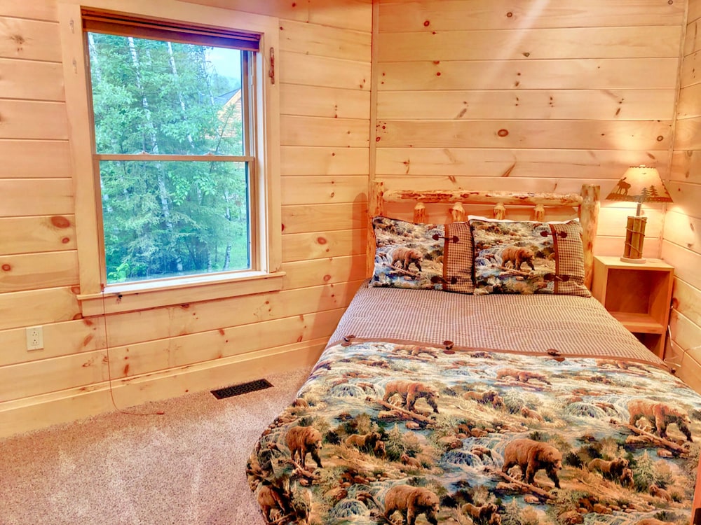 Moose Lodge and Cabins by Bretton Woods Vacations
