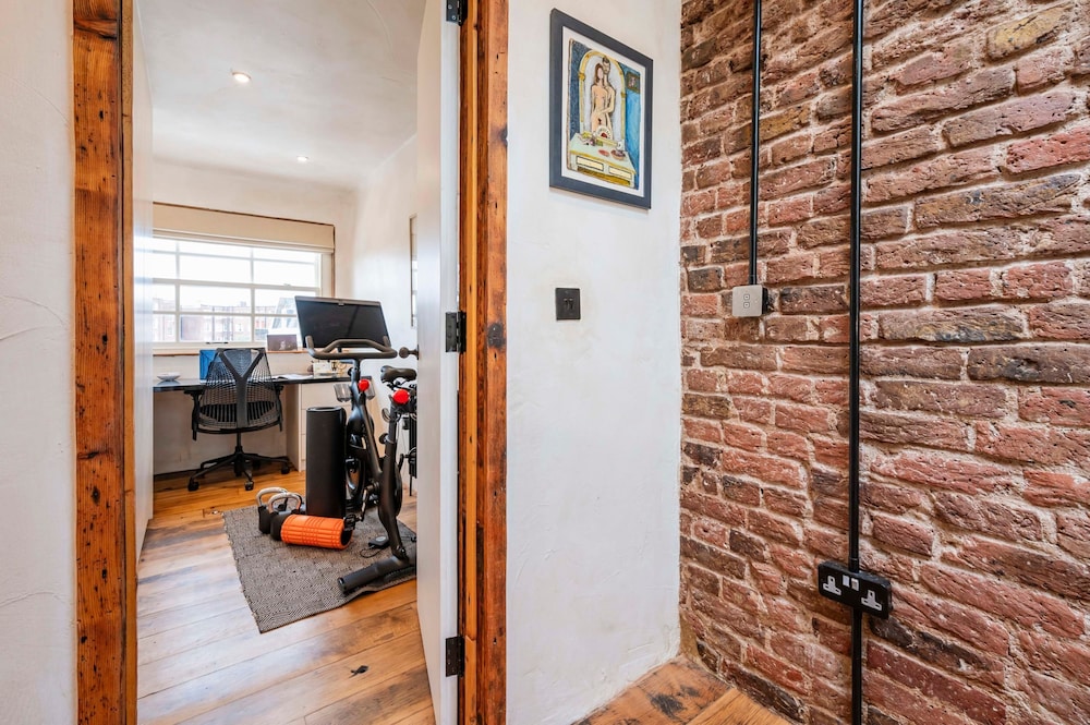 Long Term Stay- Notting Hill by Out of Office Lifestyle
