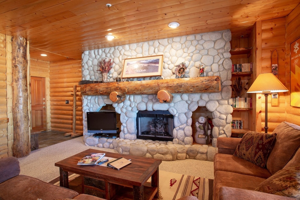 Comstock Lodge at Deer Valley Resort - Two Bedroom Condo with Hot Tub #101 2 Condo