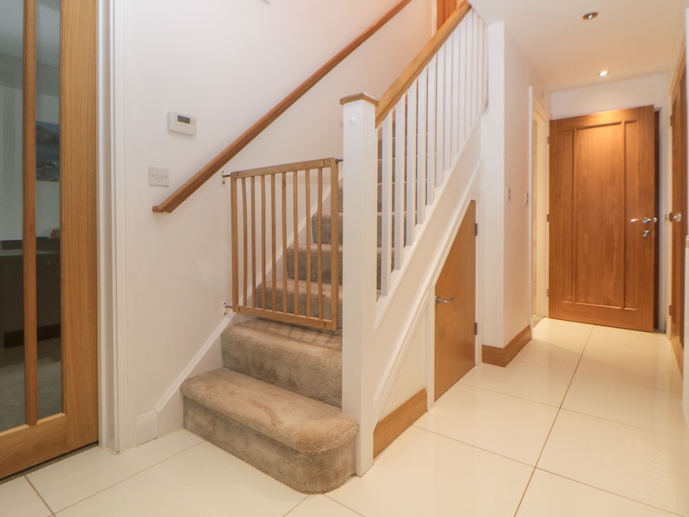 2 White Rock Court
