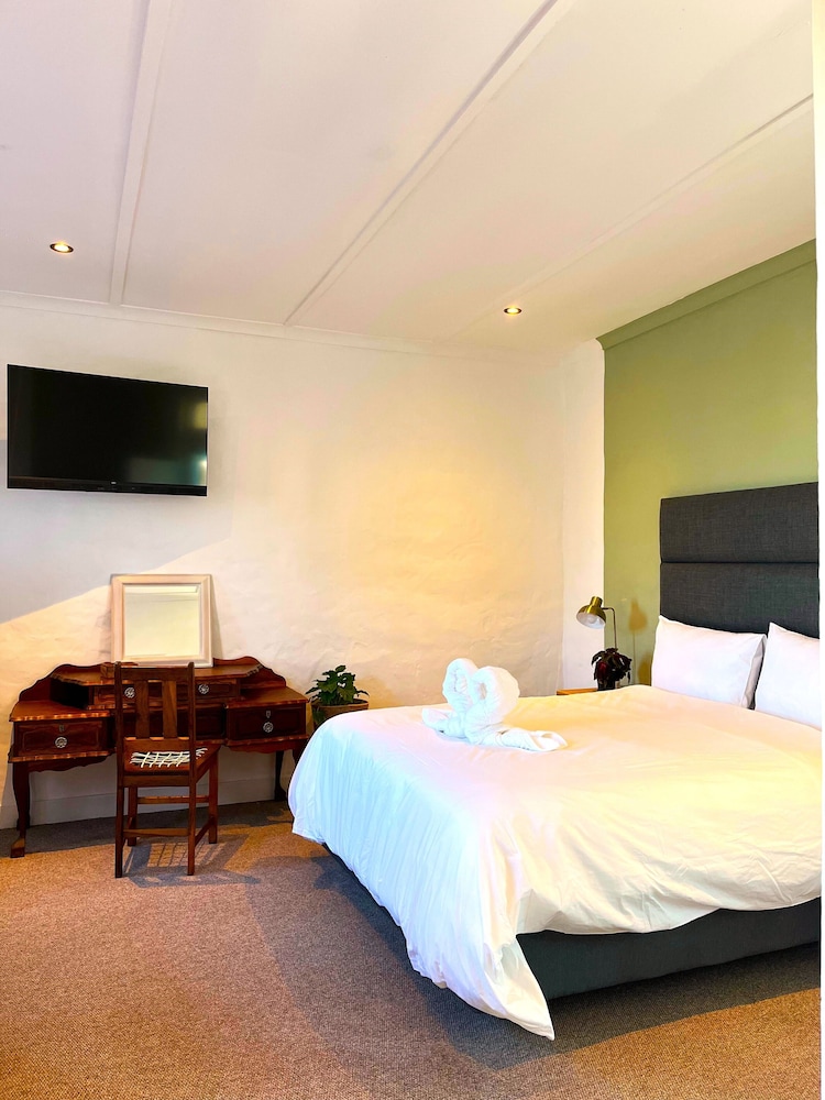 Guinea Fowl Lodge