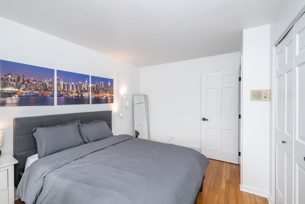 Top Notch City Escape w King Bed view 2